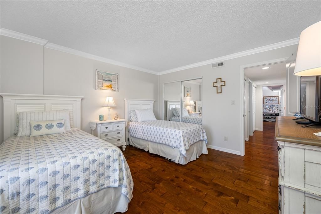 Activo con contrato: $329,900 (3 camas, 2 baños, 1345 Pies cuadrados)