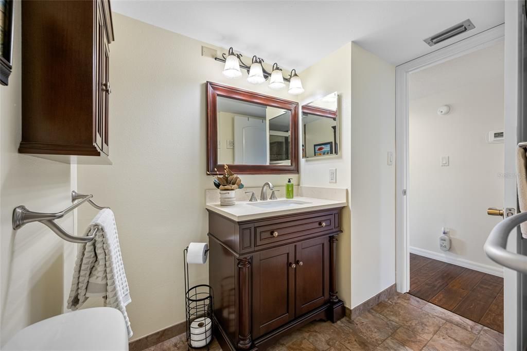 Activo con contrato: $329,900 (3 camas, 2 baños, 1345 Pies cuadrados)