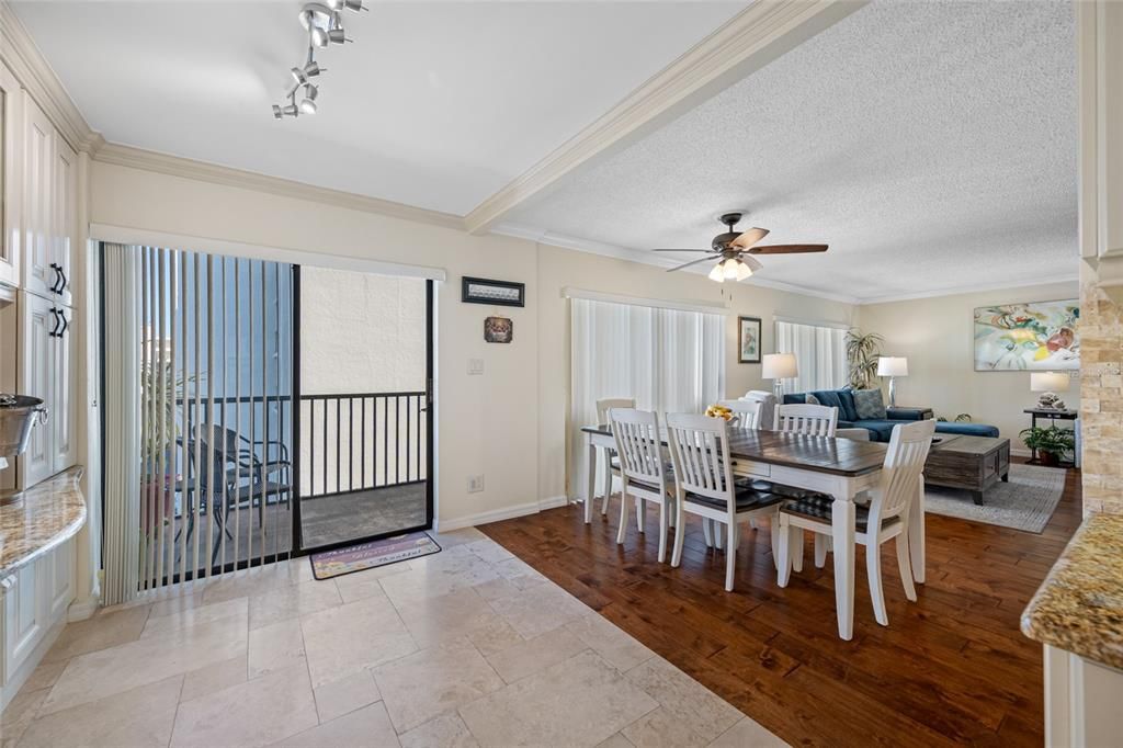 Activo con contrato: $329,900 (3 camas, 2 baños, 1345 Pies cuadrados)