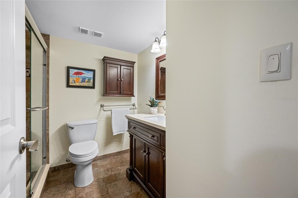 Activo con contrato: $329,900 (3 camas, 2 baños, 1345 Pies cuadrados)