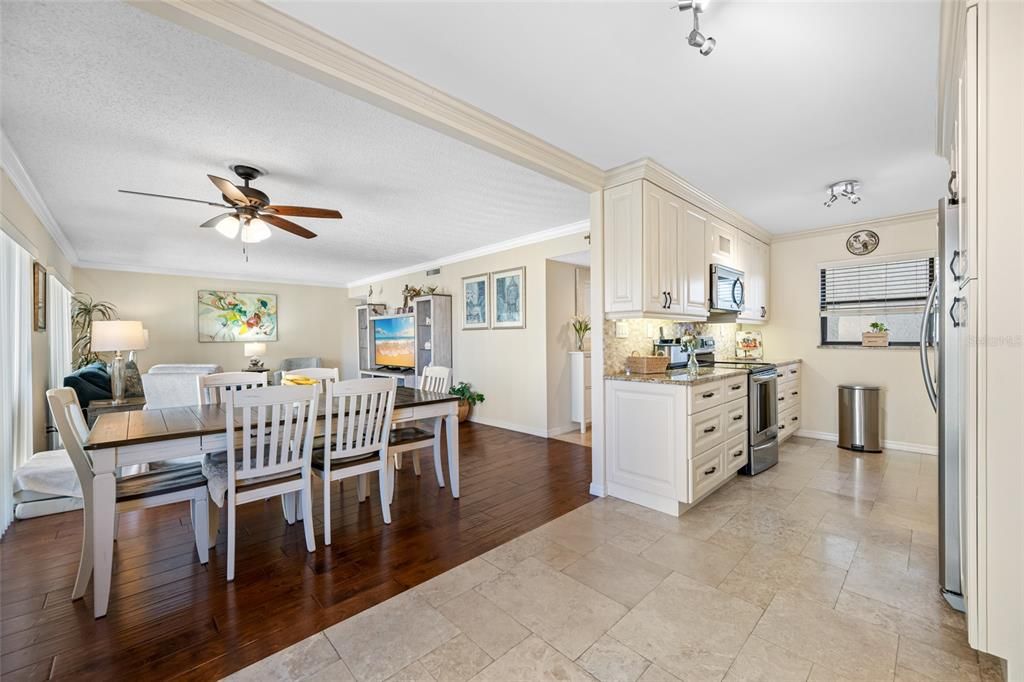 Activo con contrato: $329,900 (3 camas, 2 baños, 1345 Pies cuadrados)