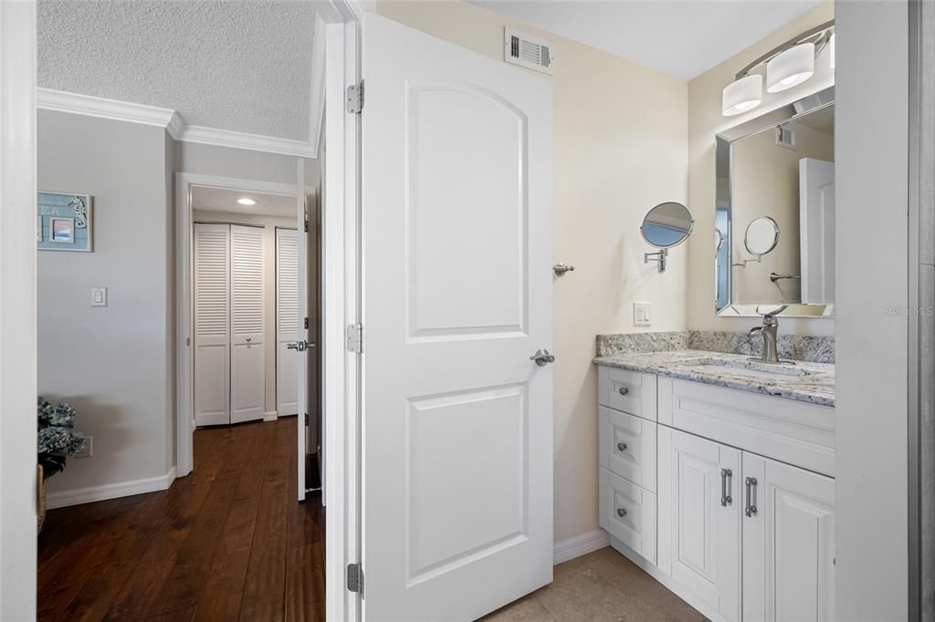 Activo con contrato: $329,900 (3 camas, 2 baños, 1345 Pies cuadrados)