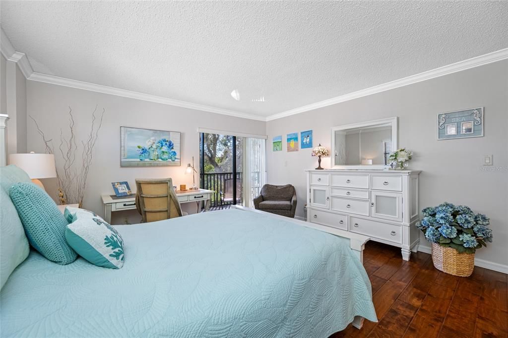 Activo con contrato: $329,900 (3 camas, 2 baños, 1345 Pies cuadrados)