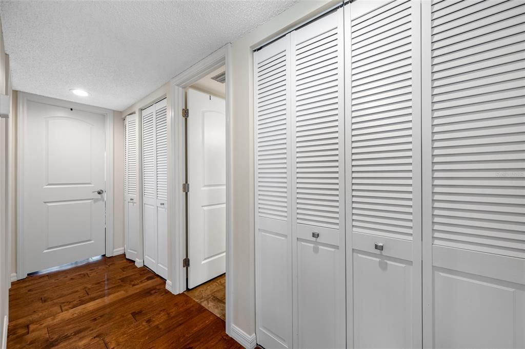 Activo con contrato: $329,900 (3 camas, 2 baños, 1345 Pies cuadrados)