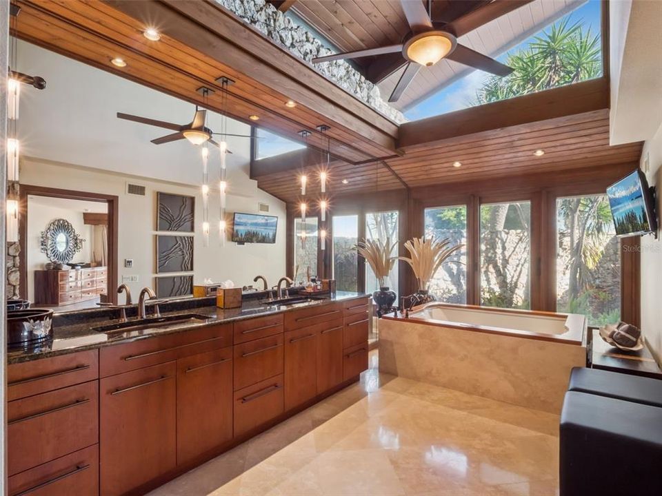 На продажу: $6,880,000 (5 спален, 5 ванн, 8604 Квадратных фут)