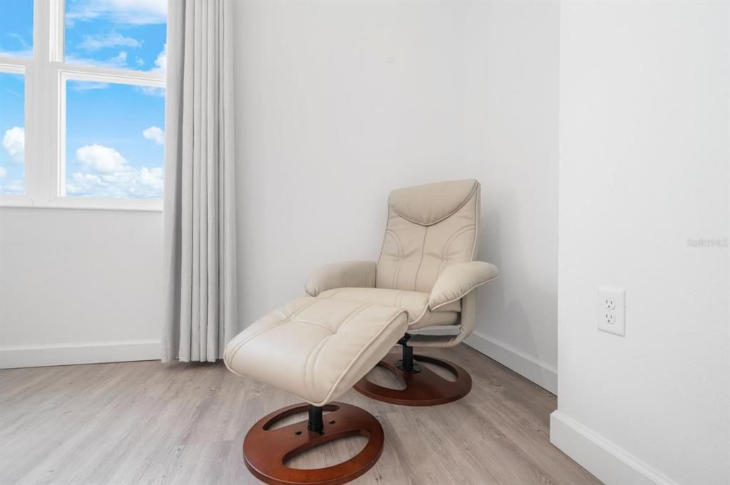 For Rent: $3,050 (5 beds, 4 baths, 2048 Square Feet)