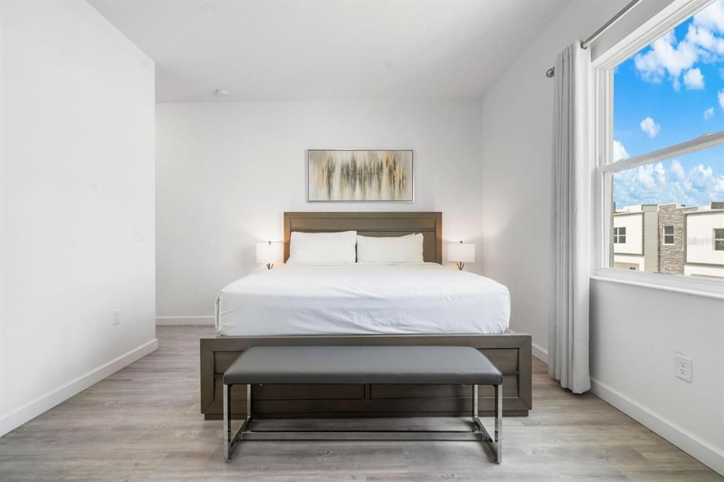 For Rent: $3,050 (5 beds, 4 baths, 2048 Square Feet)