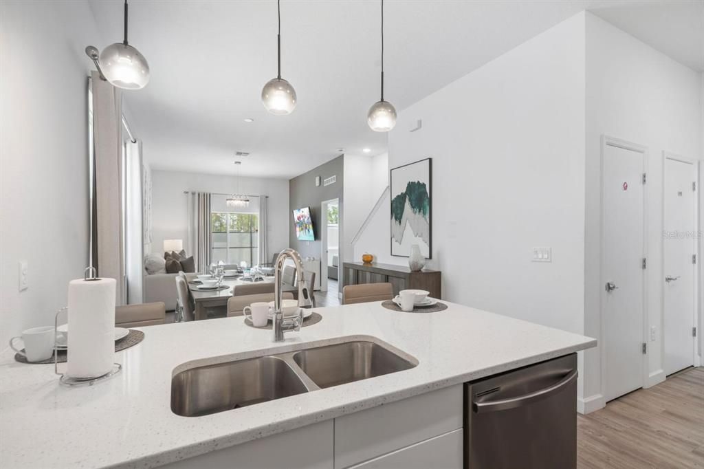 For Rent: $3,050 (5 beds, 4 baths, 2048 Square Feet)