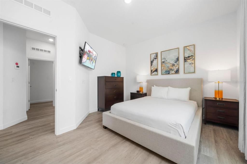 For Rent: $3,050 (5 beds, 4 baths, 2048 Square Feet)