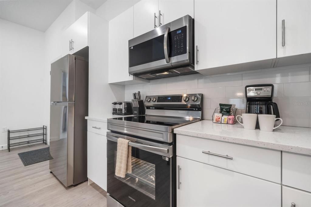 For Rent: $3,050 (5 beds, 4 baths, 2048 Square Feet)