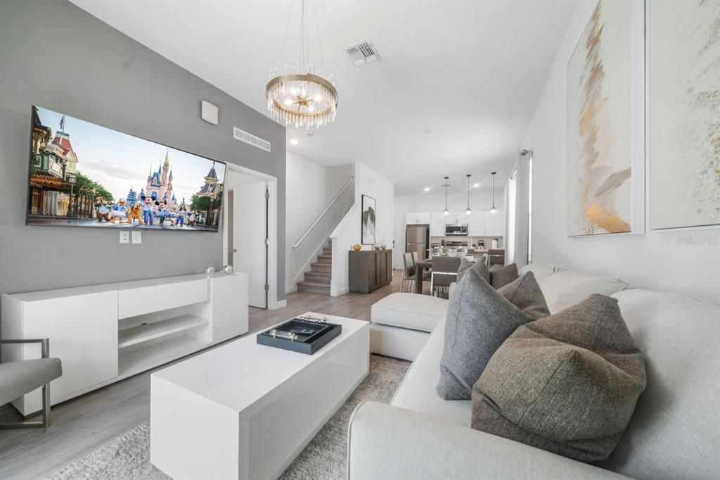 For Rent: $3,050 (5 beds, 4 baths, 2048 Square Feet)