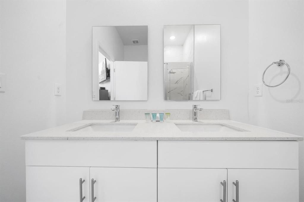 For Rent: $3,050 (5 beds, 4 baths, 2048 Square Feet)