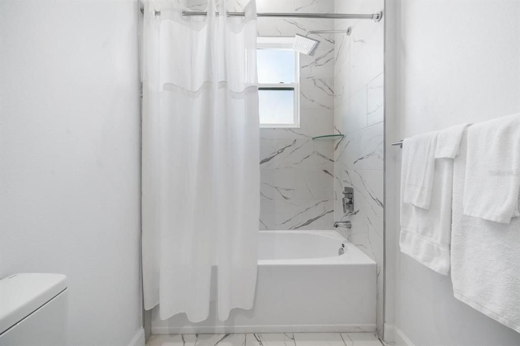 For Rent: $3,050 (5 beds, 4 baths, 2048 Square Feet)