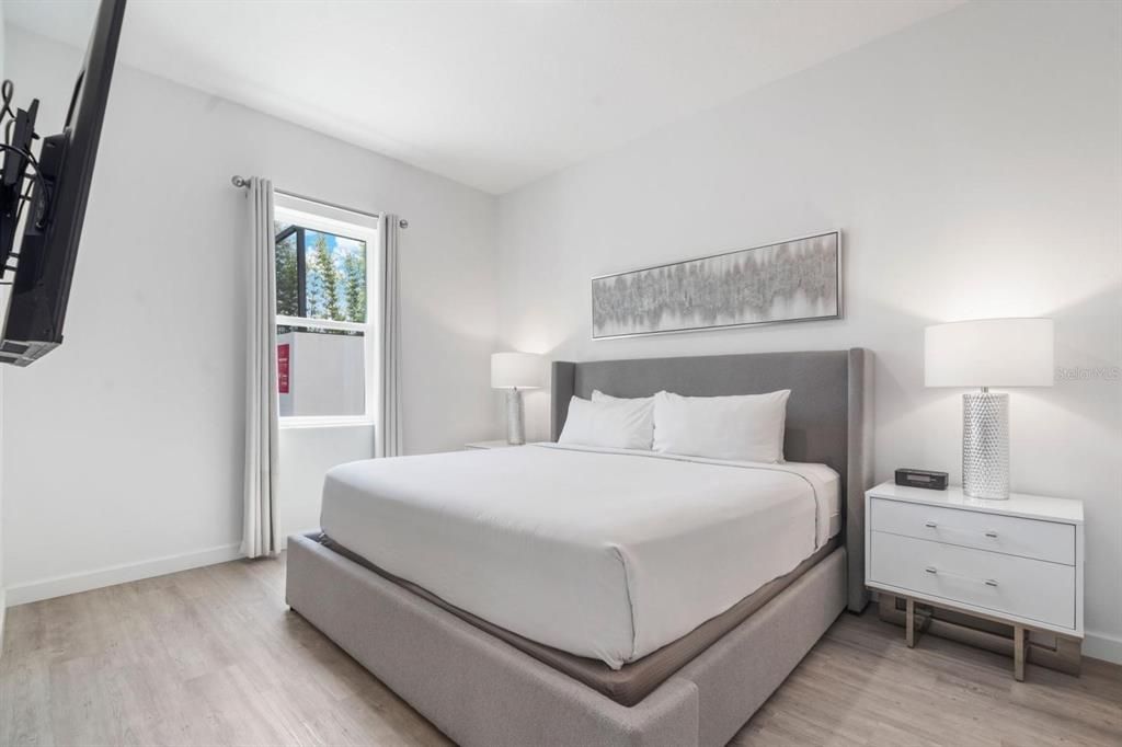 For Rent: $3,050 (5 beds, 4 baths, 2048 Square Feet)