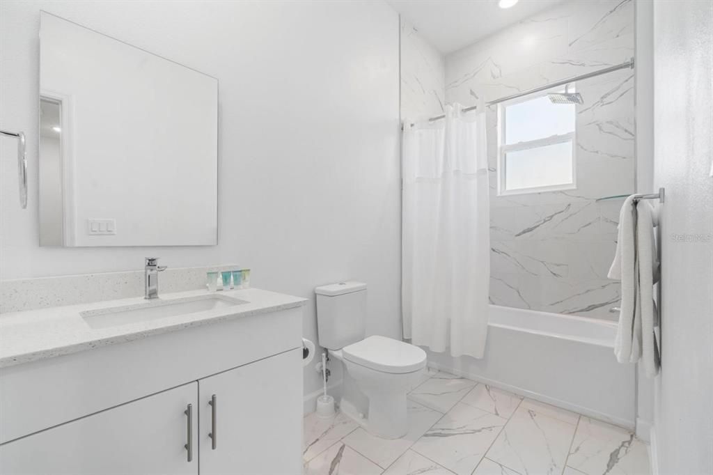 For Rent: $3,050 (5 beds, 4 baths, 2048 Square Feet)