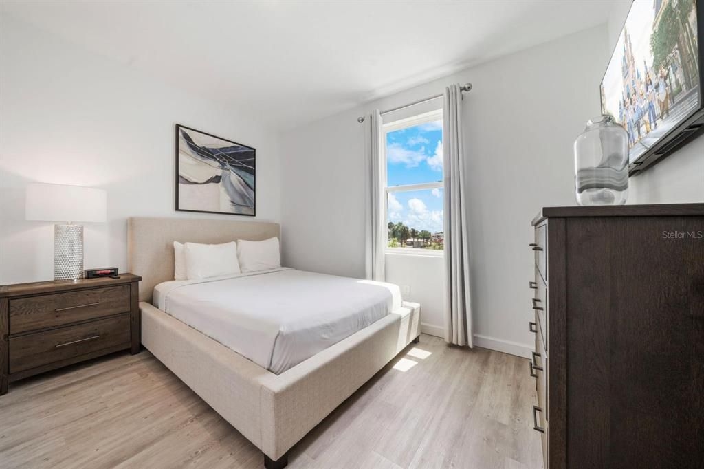 For Rent: $3,050 (5 beds, 4 baths, 2048 Square Feet)