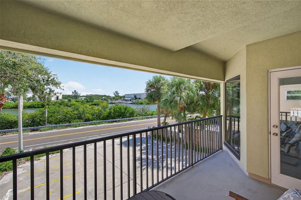 For Sale: $769,000 (2 beds, 2 baths, 1380 Square Feet)