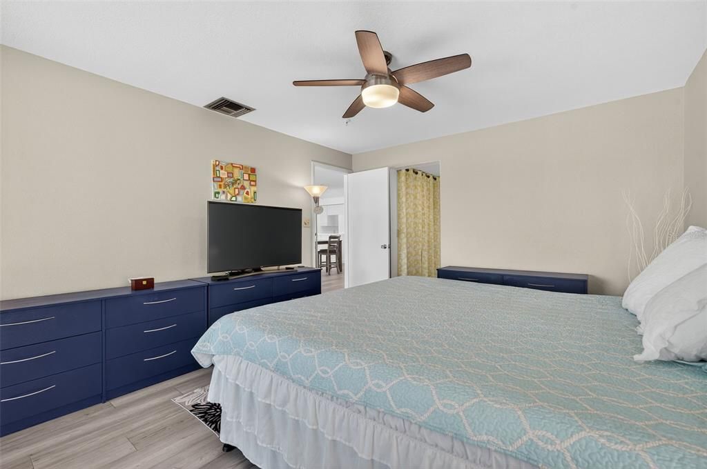 For Sale: $769,000 (2 beds, 2 baths, 1380 Square Feet)