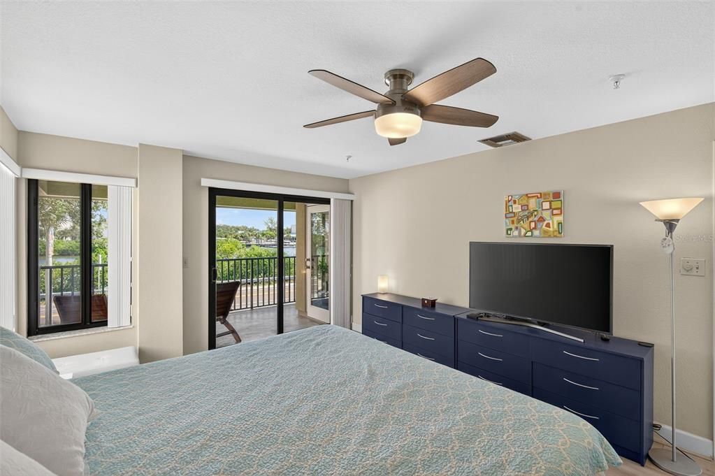 For Sale: $769,000 (2 beds, 2 baths, 1380 Square Feet)