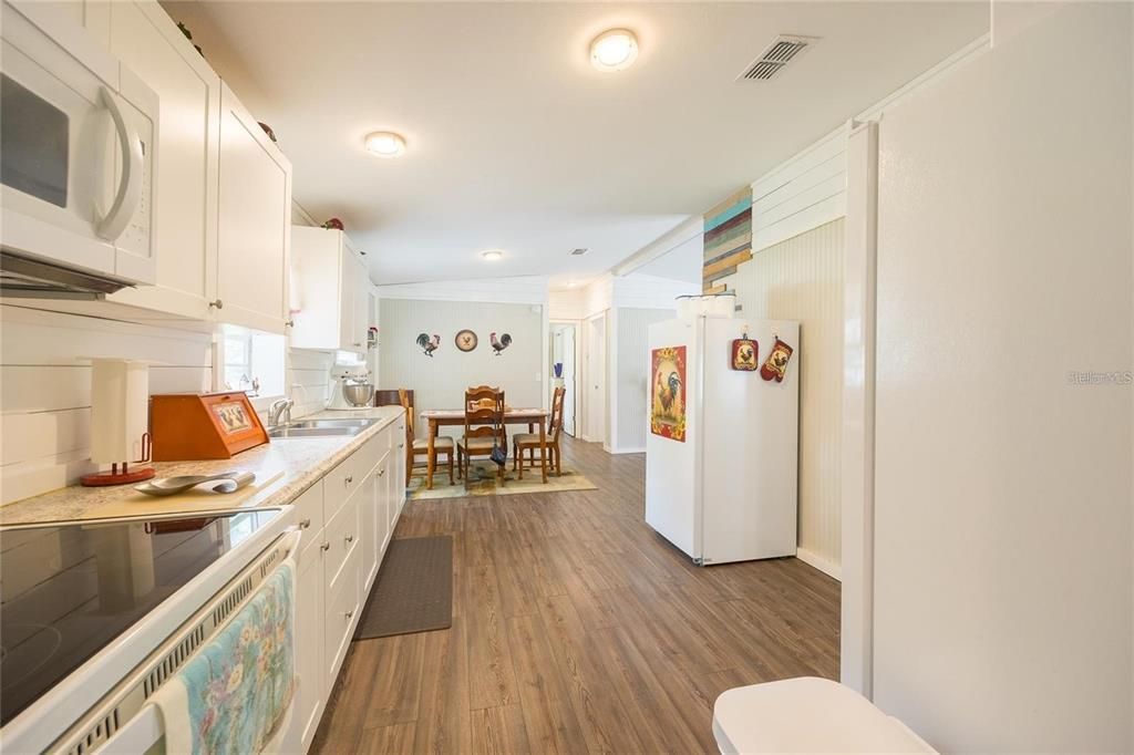 待售: $750,000 (8 贝兹, 6 浴室, 3728 平方英尺)