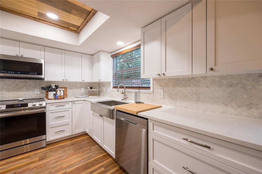 待售: $750,000 (8 贝兹, 6 浴室, 3728 平方英尺)