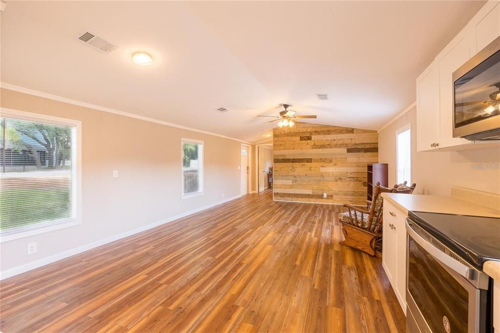 待售: $750,000 (8 贝兹, 6 浴室, 3728 平方英尺)