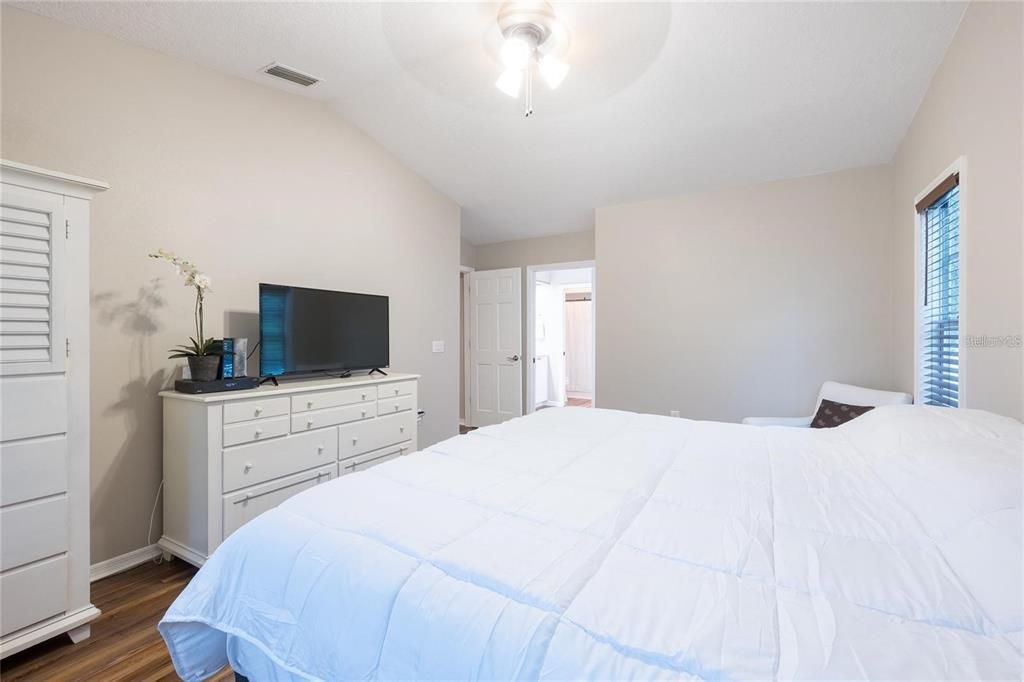 待售: $750,000 (8 贝兹, 6 浴室, 3728 平方英尺)