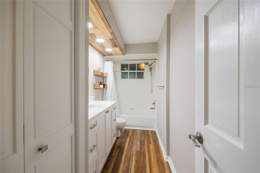 待售: $750,000 (8 贝兹, 6 浴室, 3728 平方英尺)