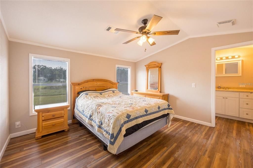 待售: $750,000 (8 贝兹, 6 浴室, 3728 平方英尺)