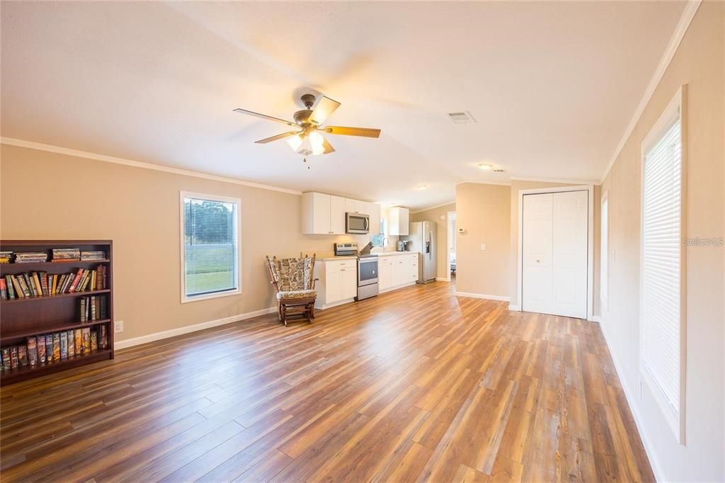 待售: $750,000 (8 贝兹, 6 浴室, 3728 平方英尺)