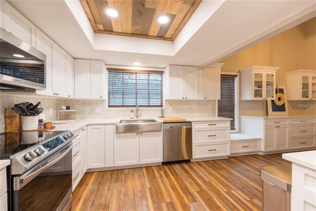 待售: $750,000 (8 贝兹, 6 浴室, 3728 平方英尺)