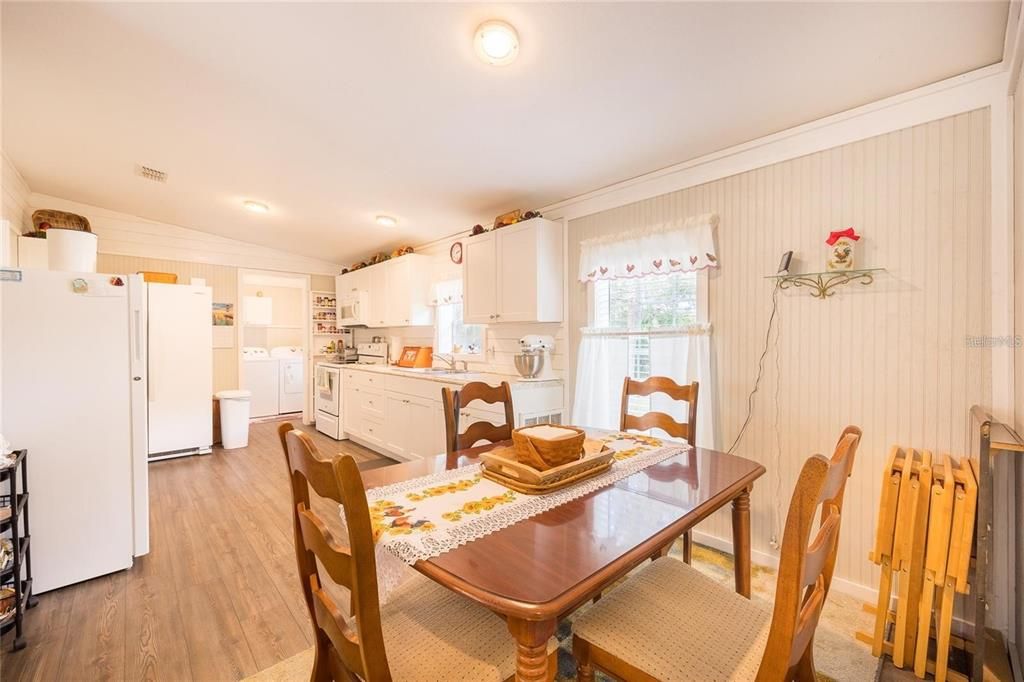 待售: $750,000 (8 贝兹, 6 浴室, 3728 平方英尺)