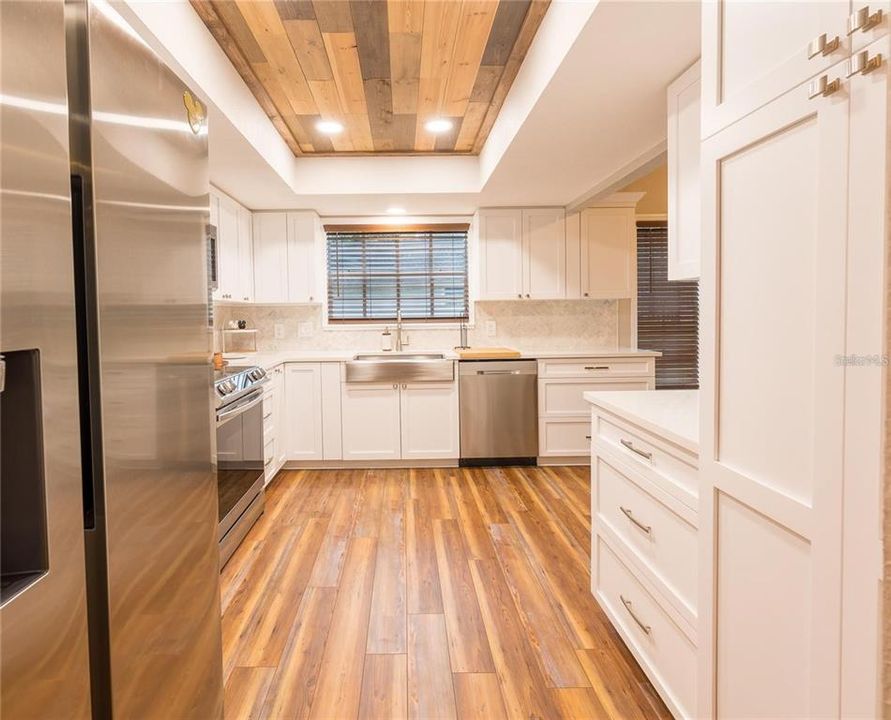 待售: $750,000 (8 贝兹, 6 浴室, 3728 平方英尺)