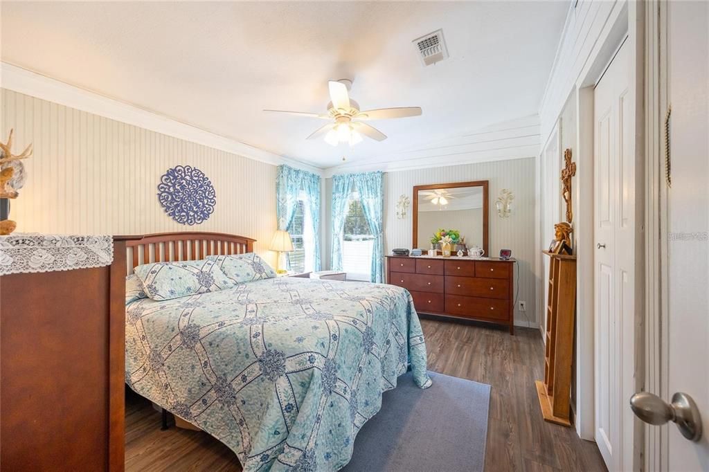 待售: $750,000 (8 贝兹, 6 浴室, 3728 平方英尺)