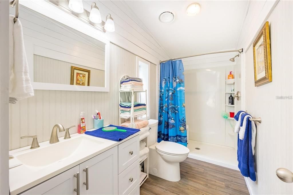 待售: $750,000 (8 贝兹, 6 浴室, 3728 平方英尺)