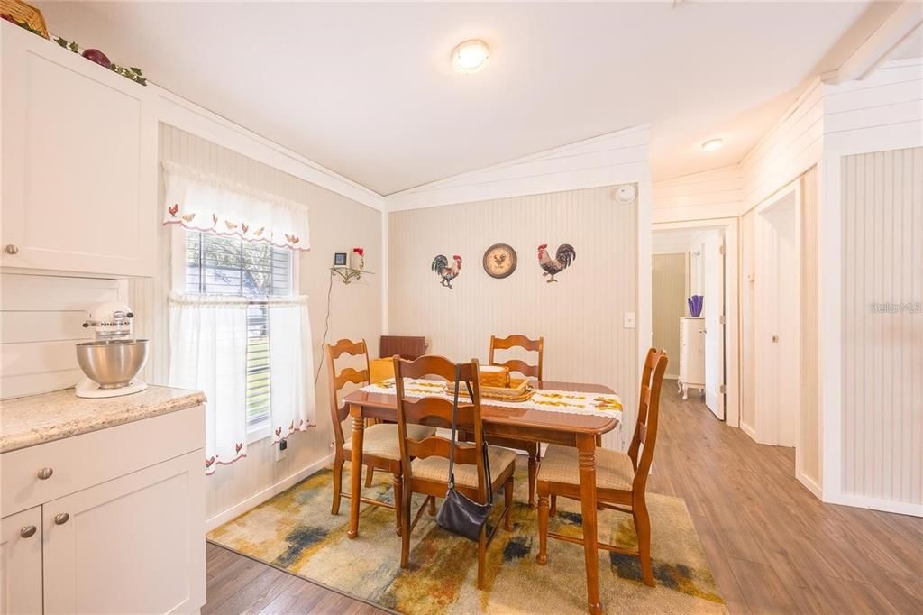 待售: $750,000 (8 贝兹, 6 浴室, 3728 平方英尺)