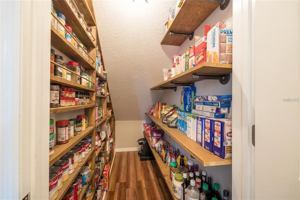 待售: $750,000 (8 贝兹, 6 浴室, 3728 平方英尺)