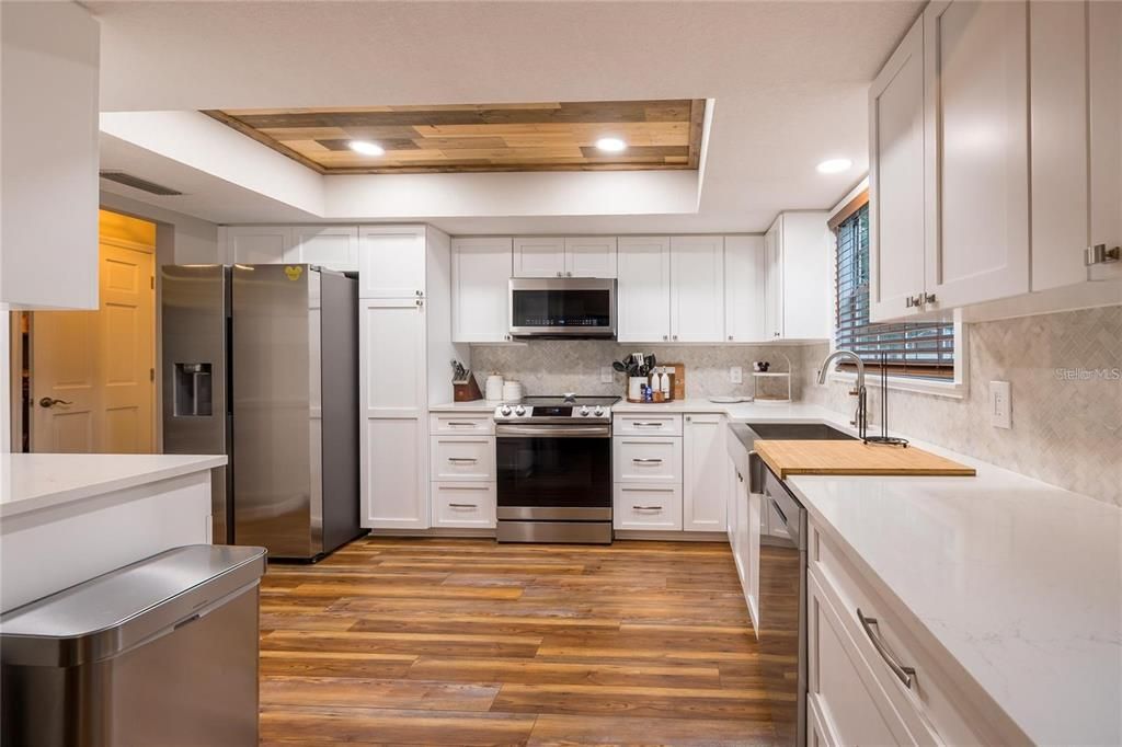 待售: $750,000 (8 贝兹, 6 浴室, 3728 平方英尺)