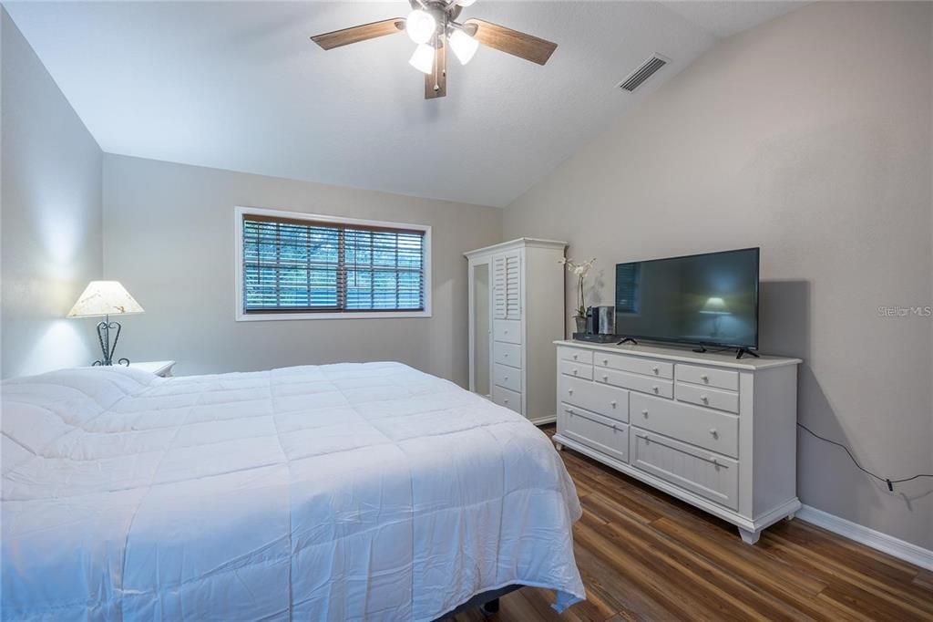 待售: $750,000 (8 贝兹, 6 浴室, 3728 平方英尺)