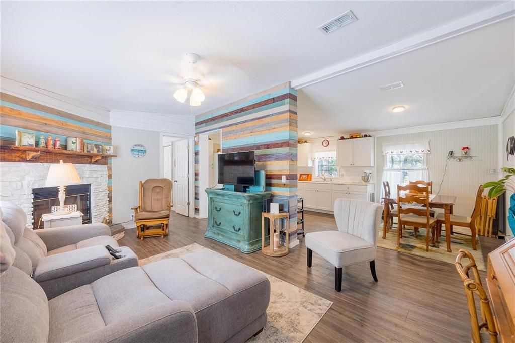 待售: $750,000 (8 贝兹, 6 浴室, 3728 平方英尺)