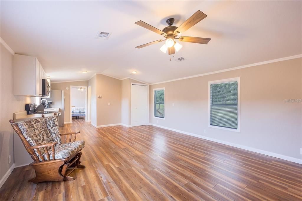 待售: $750,000 (8 贝兹, 6 浴室, 3728 平方英尺)