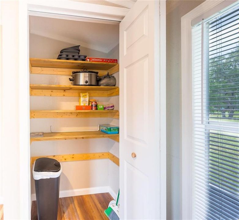 待售: $750,000 (8 贝兹, 6 浴室, 3728 平方英尺)