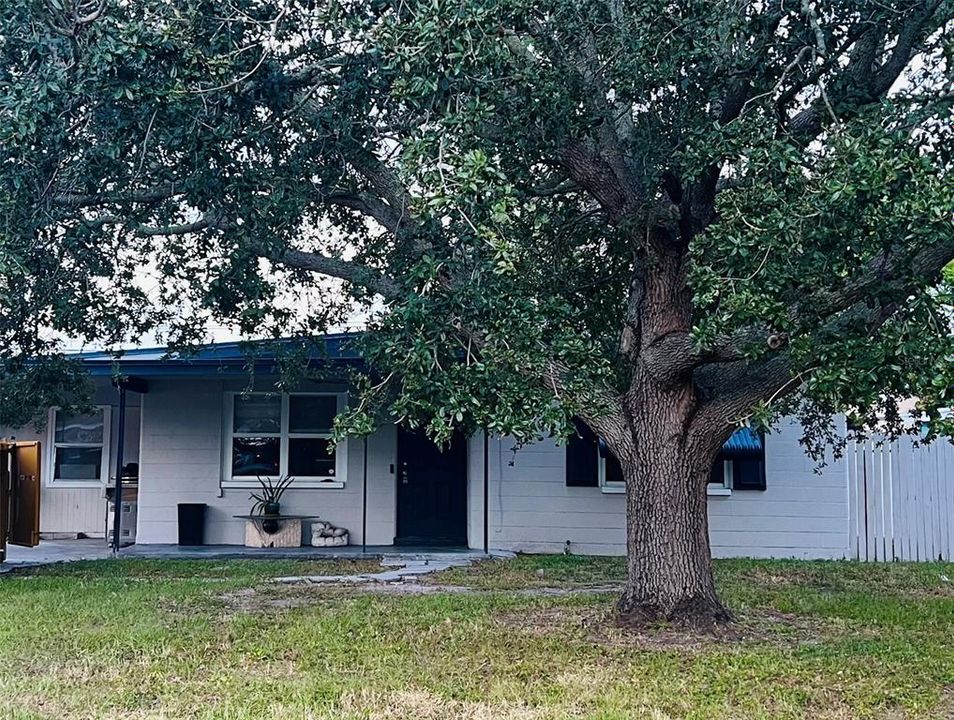 Recently Sold: $182,500 (2 beds, 1 baths, 819 Square Feet)