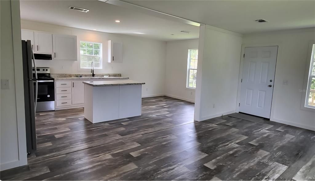 待售: $205,000 (2 贝兹, 2 浴室, 1152 平方英尺)