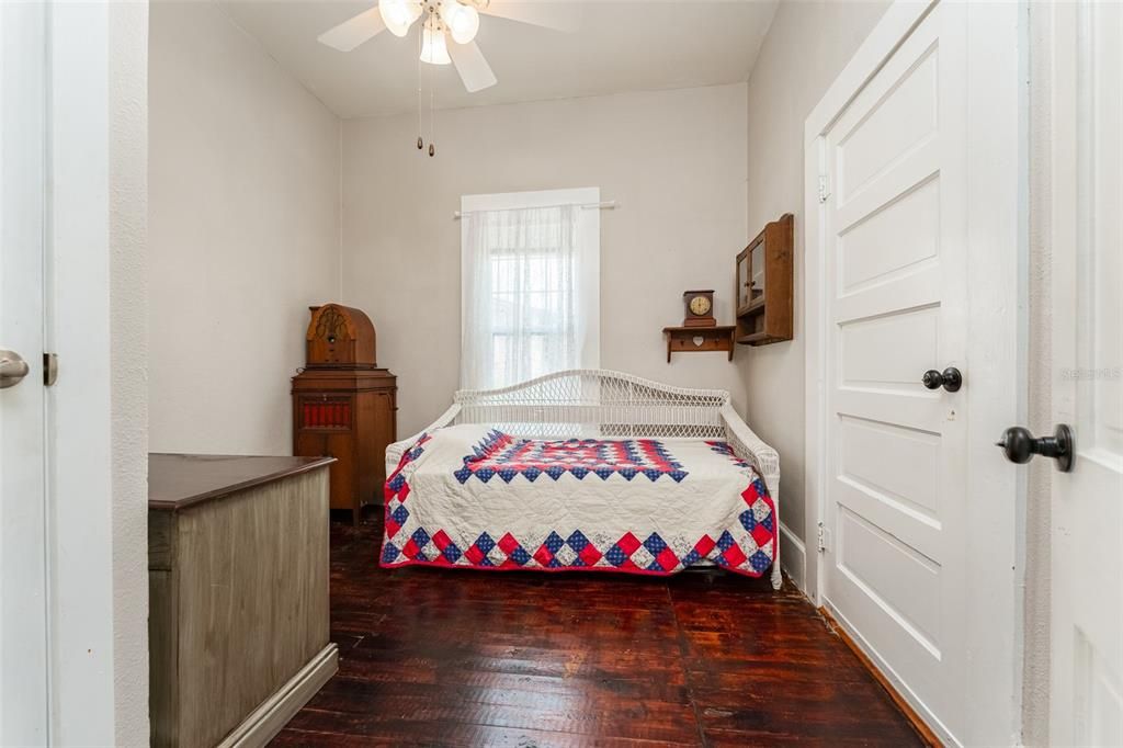 For Sale: $390,000 (3 beds, 2 baths, 1898 Square Feet)