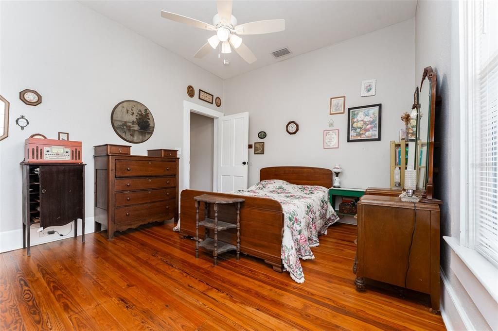 For Sale: $390,000 (3 beds, 2 baths, 1898 Square Feet)
