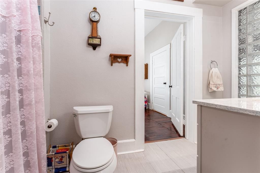 For Sale: $390,000 (3 beds, 2 baths, 1898 Square Feet)