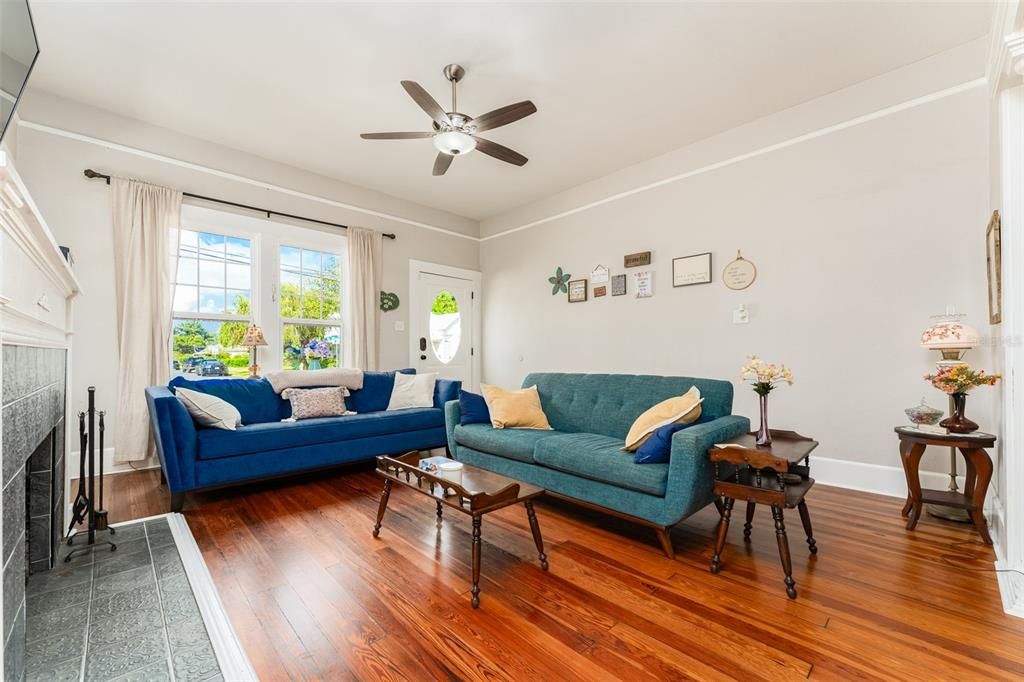 For Sale: $390,000 (3 beds, 2 baths, 1898 Square Feet)