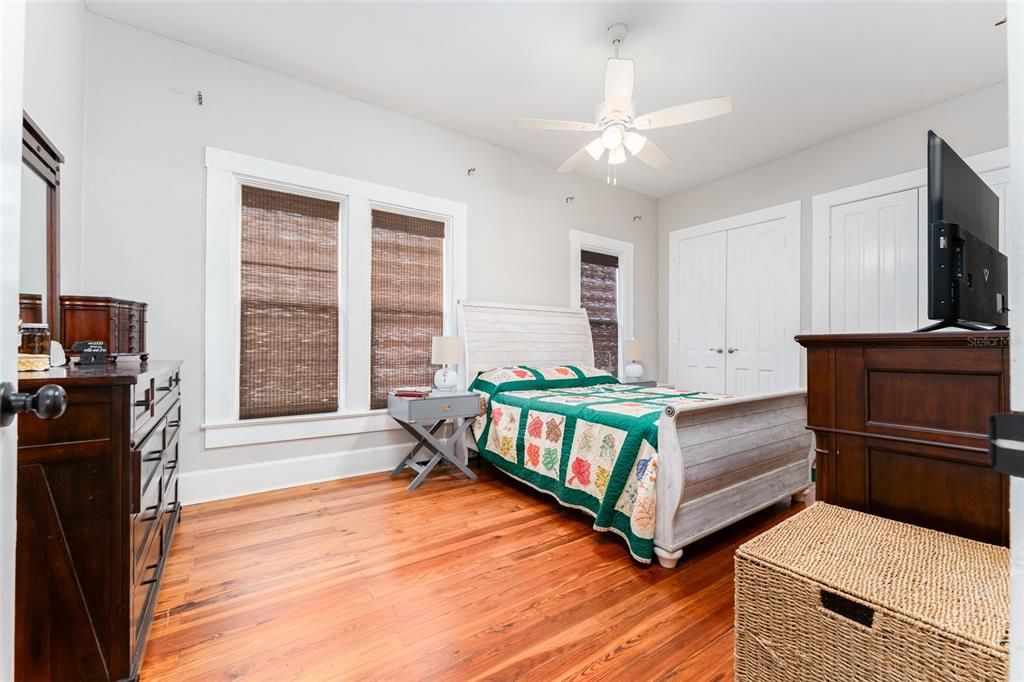 For Sale: $390,000 (3 beds, 2 baths, 1898 Square Feet)