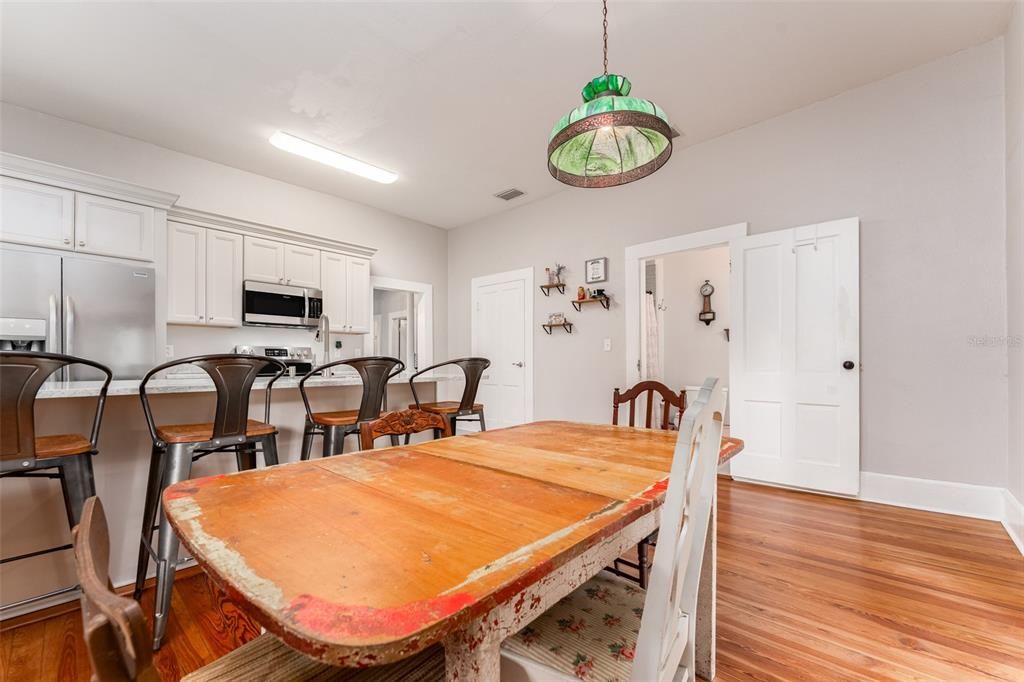 For Sale: $390,000 (3 beds, 2 baths, 1898 Square Feet)